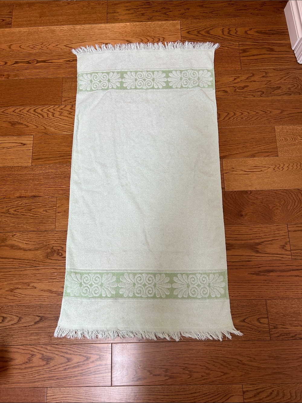 Light Green Decorative Fringe Bath Towel